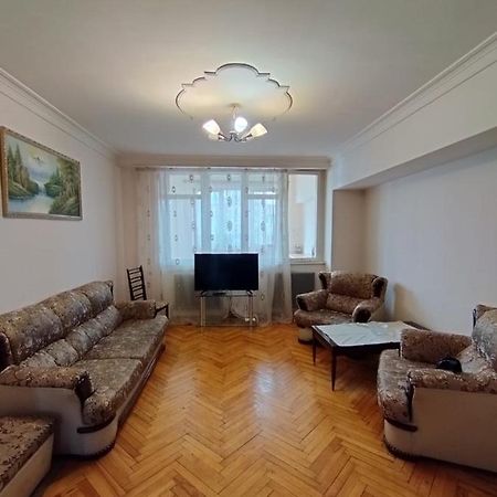 耶烈万Large Apt Near Republic Square公寓 外观 照片