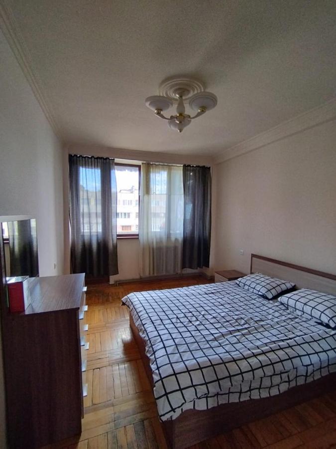 耶烈万Large Apt Near Republic Square公寓 外观 照片