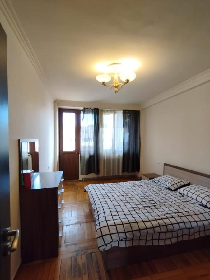 耶烈万Large Apt Near Republic Square公寓 外观 照片