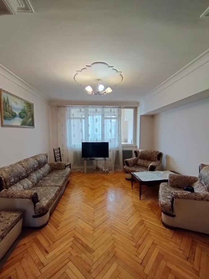 耶烈万Large Apt Near Republic Square公寓 外观 照片